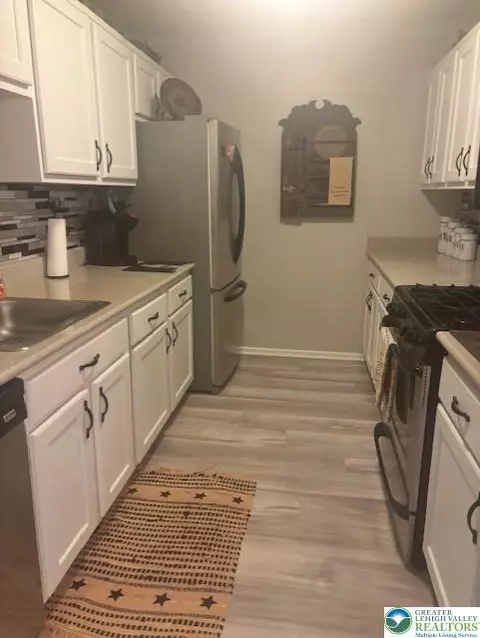 Kitchen - 1982 Willings Ln, Hellertown, PA 18055 photo 1 of 4