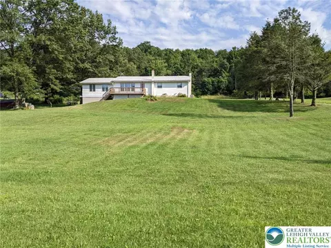 71 Municipal Rd, New Ringgold, PA 17960