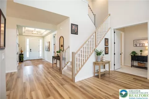 7019 Oak Ln, Bath, PA 18014 photo 3