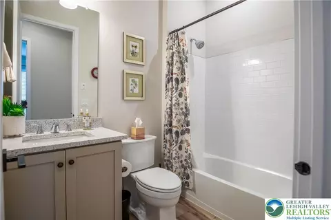 7019 Oak Ln, Bath, PA 18014 photo 20