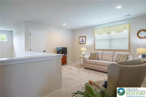 7019 Oak Ln, Bath, PA 18014 photo 27