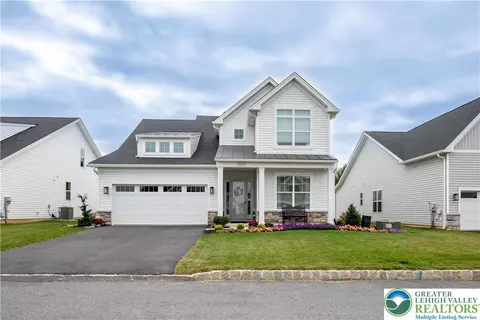 7019 Oak Ln, Bath, PA 18014