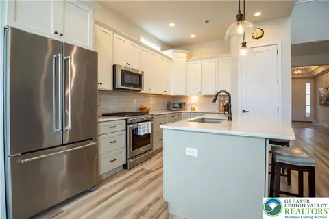 7019 Oak Ln, Bath, PA 18014 photo 8