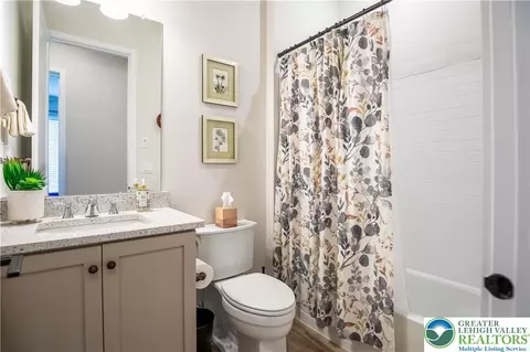 7019 Oak Ln, Bath, PA 18014 photo 19