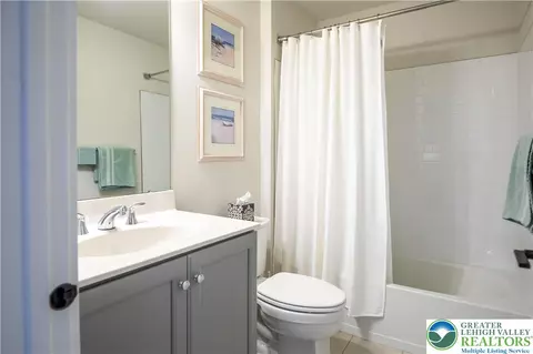 7019 Oak Ln, Bath, PA 18014 photo 31