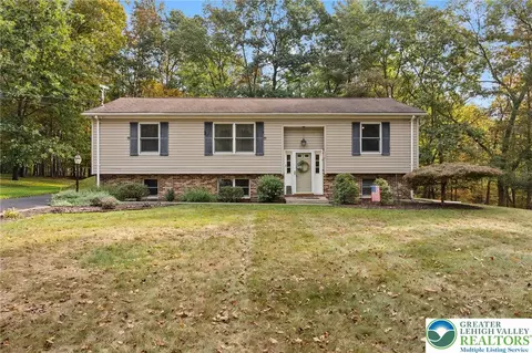 2216 Campanile Ct, East Stroudsburg, PA 18301