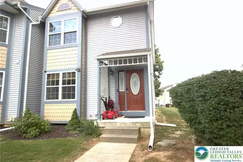 118 Independence Ct, Bethlehem, PA 18020