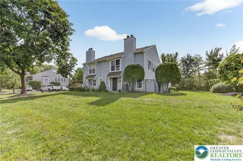 22 Meadow Ln, New Hope, PA 18938