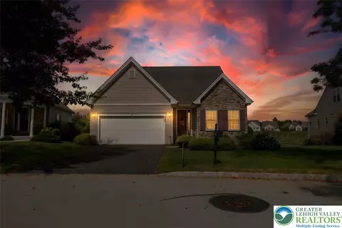 14 Glasgow Way, Palmer Township, PA 18045