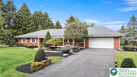 871 Robin Hood Dr, Allentown, PA 18103