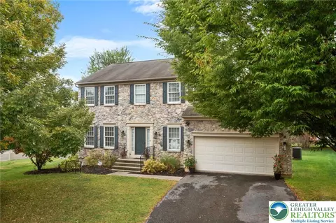 3320 Eileen Ct, Bethlehem, PA 18020