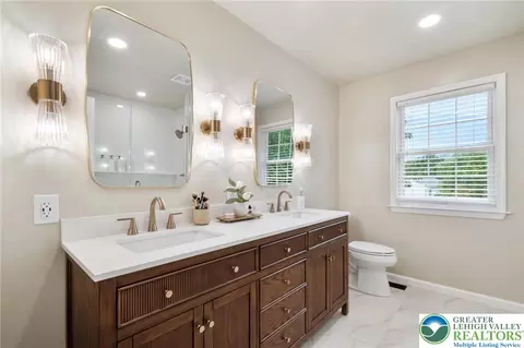 Bath - 3320 Eileen Ct, Bethlehem, PA 18020 photo 2 of 4