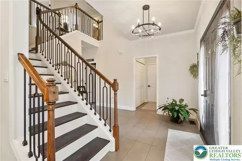 Entry Way - 3320 Eileen Ct, Bethlehem, PA 18020 photo 3 of 5