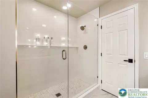 Bath - 3320 Eileen Ct, Bethlehem, PA 18020 photo 3 of 4