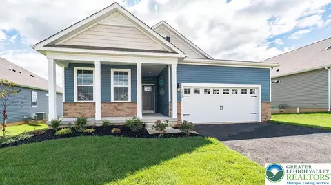 1562 Dresden Dr, Breinigsville, PA 18031