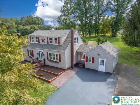 2217 Stocker Mill Rd, Palmer Township, PA 18045