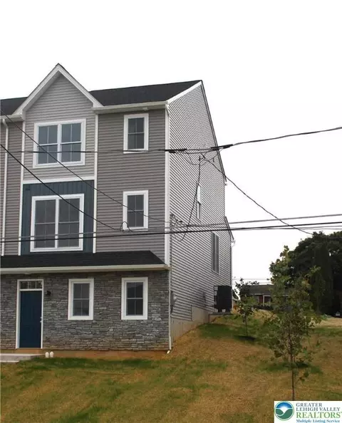 82 Hess Ave, Hellertown, PA 18055
