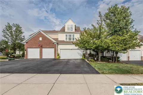 1871 Emerald Dr, Orefield, PA 18069