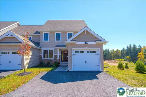 260 Keswick Dr, Blakeslee, PA 18610