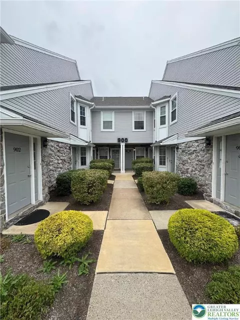 906 Mews Dr, Sellersville, PA 18960