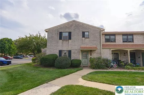 2800 Springhaven Pl, Macungie, PA 18062