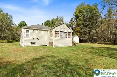 46 Melvin Rd, Gouldsboro, PA 18424
