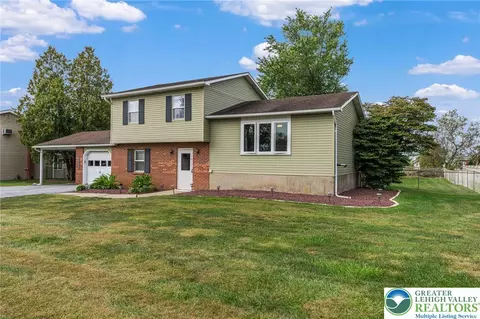 6565 Paupack Ln, Bethlehem, PA 18017 photo 4