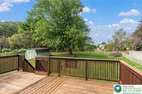 6565 Paupack Ln, Bethlehem, PA 18017 photo 40