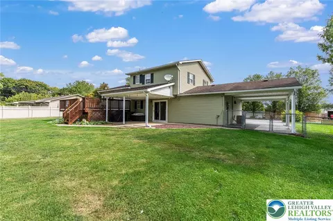 6565 Paupack Ln, Bethlehem, PA 18017 photo 9