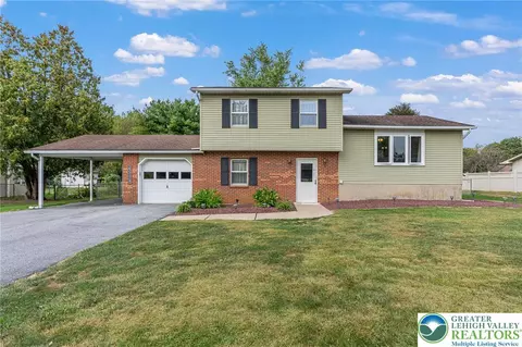 6565 Paupack Ln, Bethlehem, PA 18017 photo 3