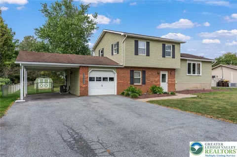 6565 Paupack Ln, Bethlehem, PA 18017 photo 5