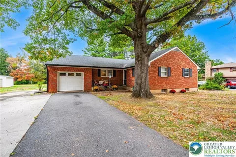 3779 Preston Ln, Center Valley, PA 18034