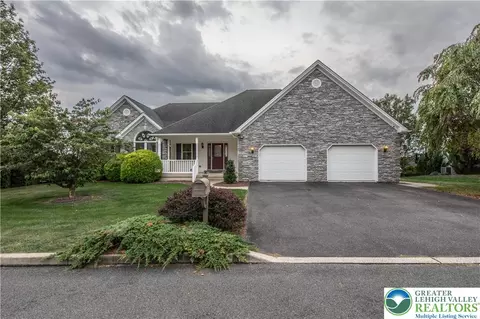 461 Beil Ave, Nazareth, PA 18064