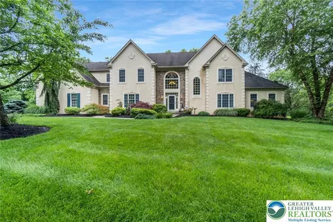 60 Melchor Dr, Williams Twp, PA 18042