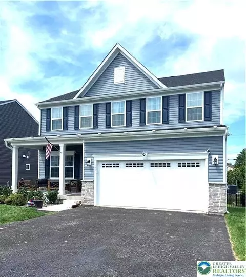 1296 Woodmont Ln, Catasauqua, PA 18032