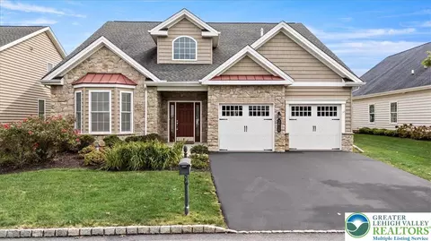 2616 Pioneer Rd, Bethlehem, PA 18017
