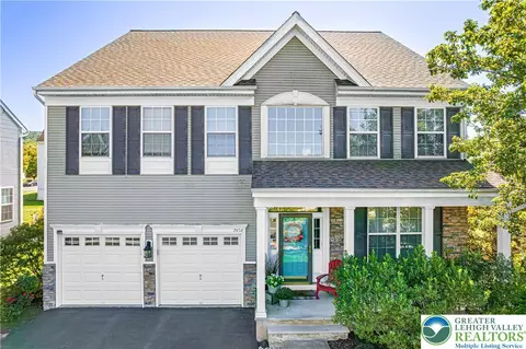7458 Scenic View Dr, Macungie, PA 18062