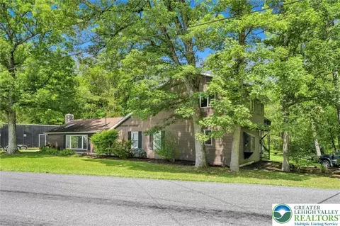 3511 Mountain Rd, Slatington, PA 18080