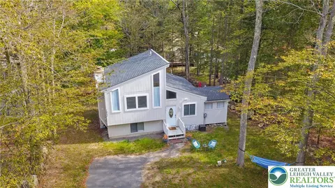 9251 Westwood Dr, Coolbaugh Twp, PA 18466