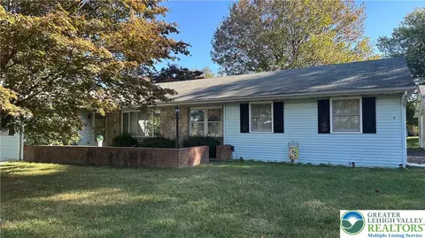 916 Bushkill Center Rd, Nazareth, PA 18064
