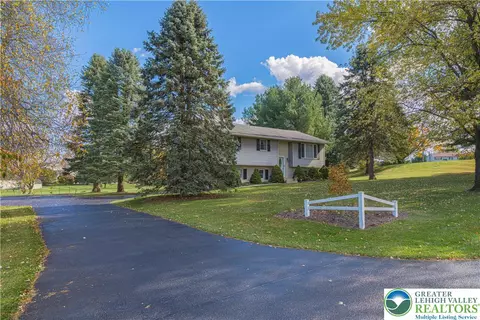 6711 Old Grange Rd, Slatington, PA 18080