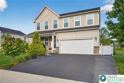 1926 Alamingo Dr, Quakertown, PA 18951