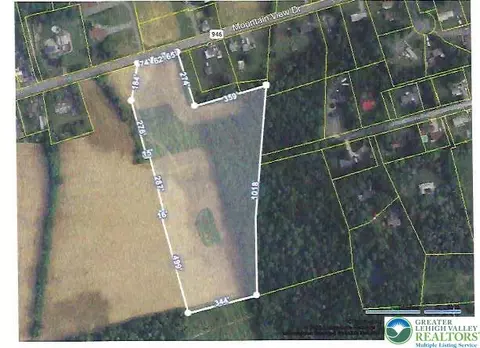 4083 Mountain View Dr, Lehigh Twp, PA 18038