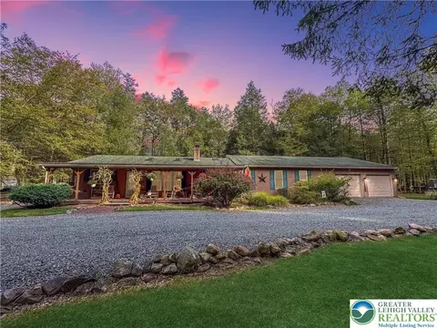 40 Lakeside Ln, Albrightsville, PA 18210
