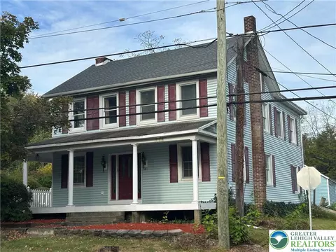 696 S Delaware Dr, Bangor, PA 18013