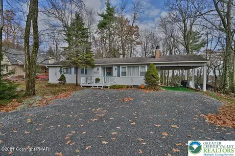 36 Maplewood Rd, Lake Harmony, PA 18624