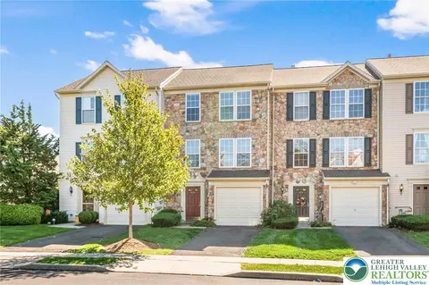 4054 Huckleberry Dr, Center Valley, PA 18034