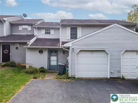 809 Overlook Dr, Bethlehem, PA 18017