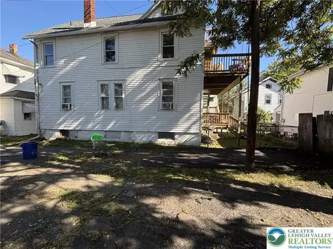853 Lords Ct, Scranton, PA 18509