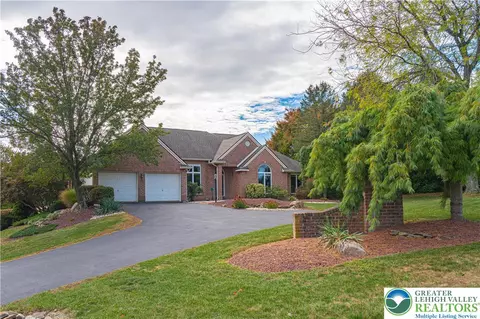 2398 Hailey Ct, Fogelsville, PA 18051